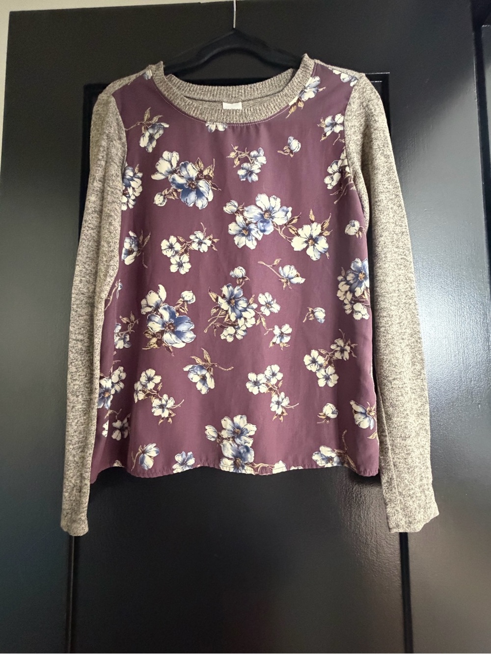 Kaileigh Plum Floral Mixed-Media Sweatshirt with Heathered Gray Sleeves